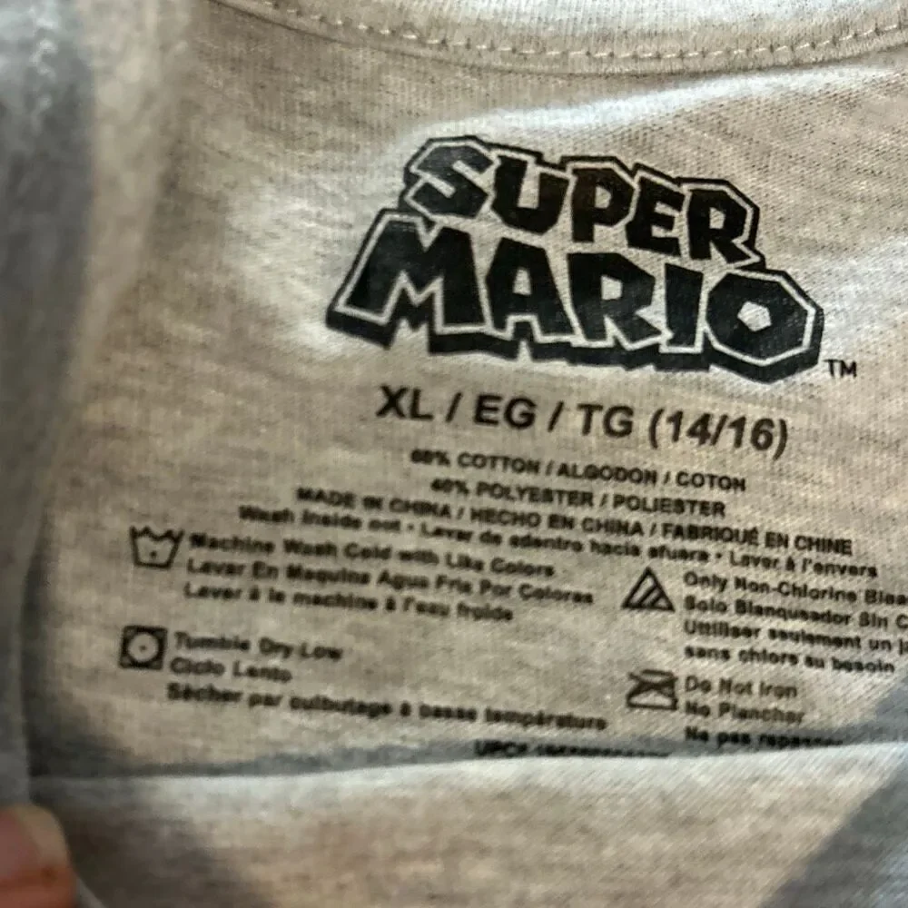 Super Mario Brothers gray graphic T-shirt size kids XL